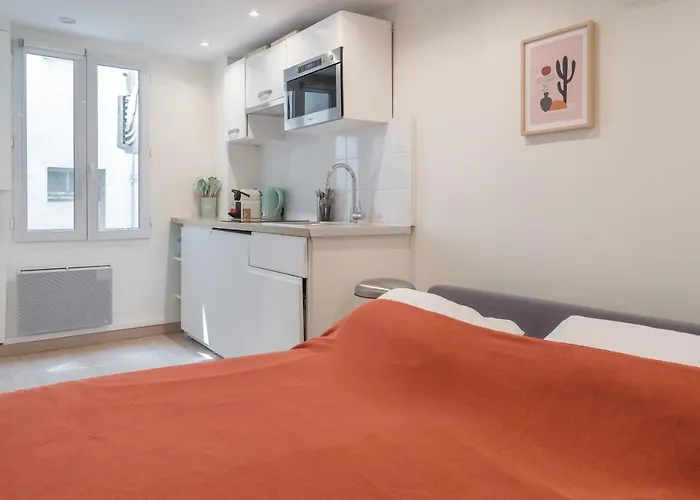 Lavie Maison Parisian Aircon Gem